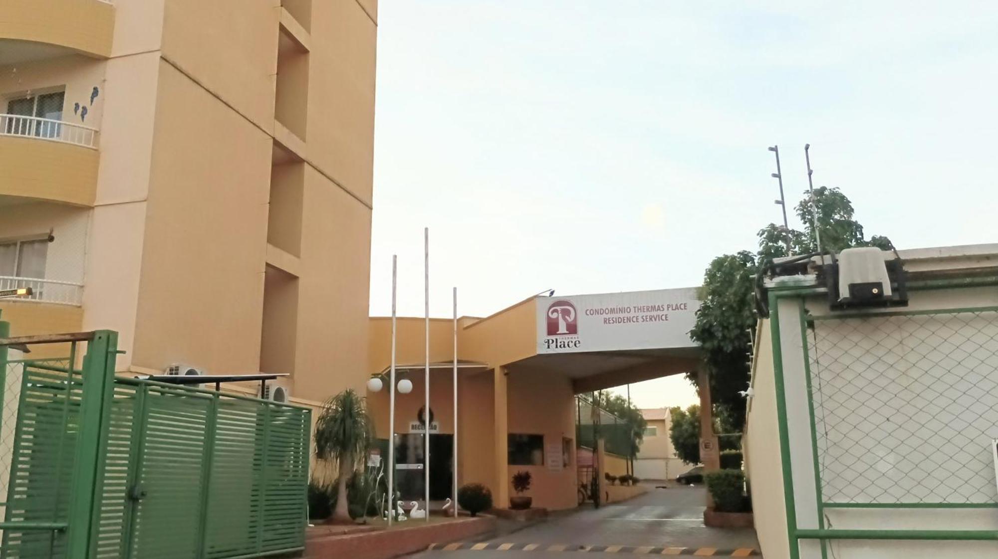 Aparthotel Flat Com Parque Aquatico Caldas Novas Exterior foto